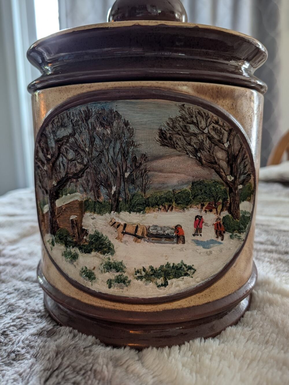 Vintage 1978 Hershey Mold Canister/Cookie Jar.